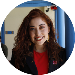 Foto de la Directora de Redes y Acción Colectiva