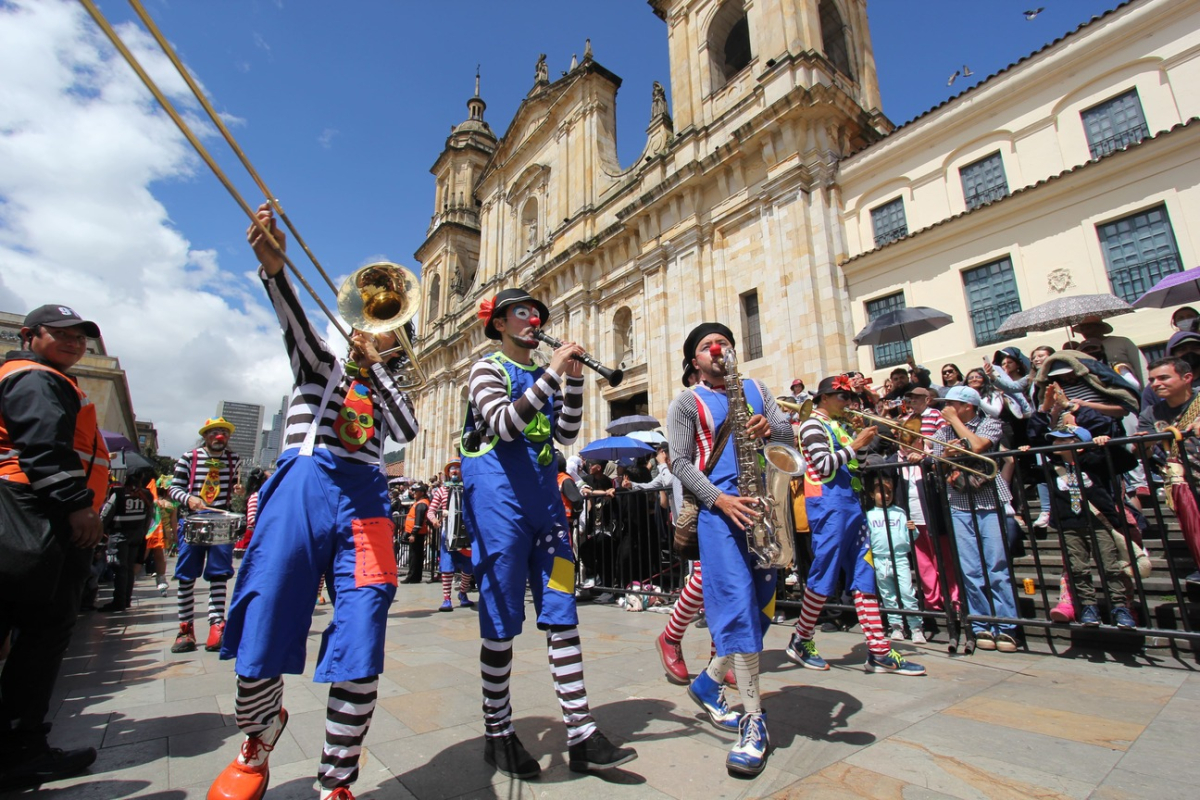 Personas en la Plaza de bolívar