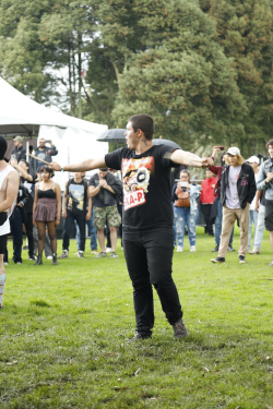 joven baila