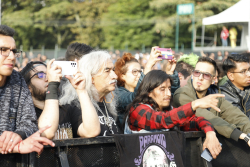 Señor en escenario 