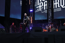 guitarrista en escenario
