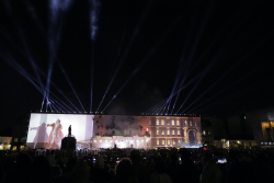 plaza de bolívar iluminada con laser 