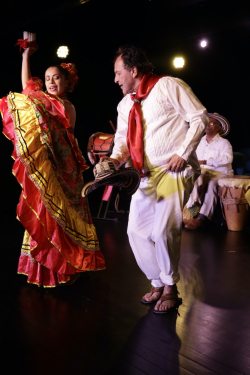 pareja baila cumbia