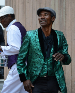 Artista de calle, bailador de salsa