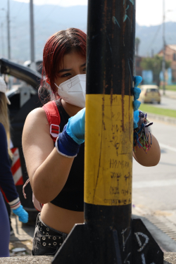 chica limpia porte