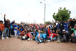 grupo de voluntarios de jornada de aseo