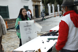 persona capacita a vendedor ambulante 