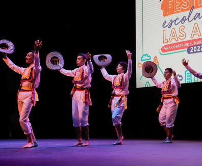 Niños bailando