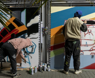 personas pintando