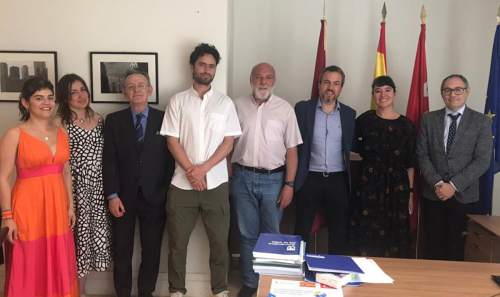 Grupo de personas reunidas